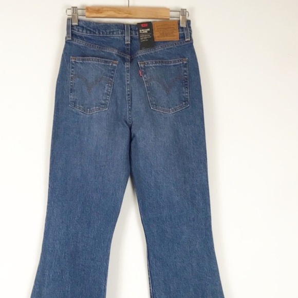 Levi’s Ribcage Flare Jeans in wash Jive Song - Picture 8 of 8